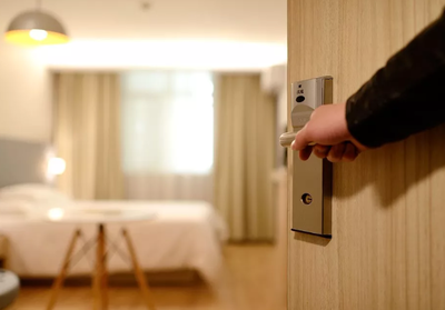 酒店管理软件与硬件 优缺点互补，共筑高效运营